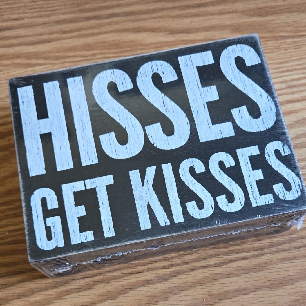 Hisses Get Kisses Box Sign